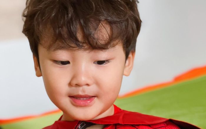 'Bo thúi' gây sốt với vẻ ngoài như trai Hàn Quốc, Đức Phúc phải thừa nhận si mê quý tử nhà Hoà Minzy