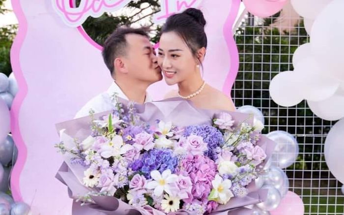 Vừa về chung một nhà, Phương Oanh đã khoe khoảnh khắc đặc biệt của Shark Bình