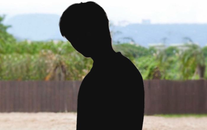 Một nam ca sĩ đình đám thừa nhận chuyện quan hệ với trẻ vị thành niên