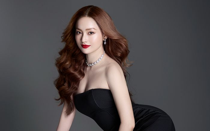 Diễn viên Lan Phương khoe sắc vóc đầy quyến rũ, trải lòng: 'Tôi rất đam mê việc làm mẹ'