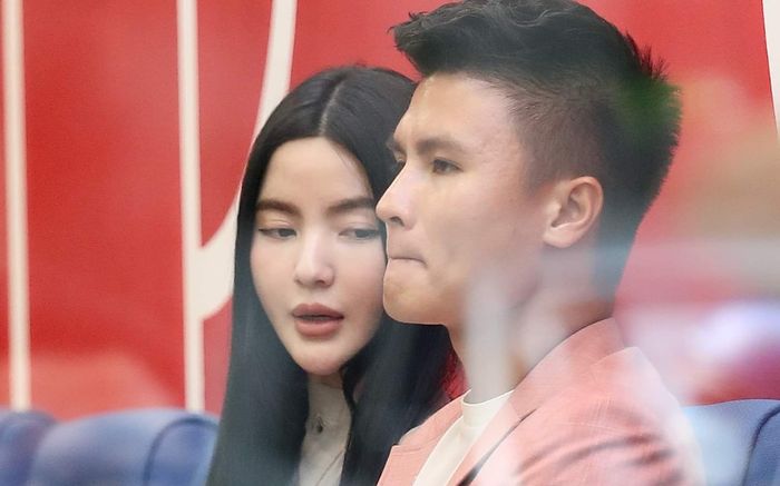 HOT: Quang Hải công khai bạn gái trong ngày đặc biệt