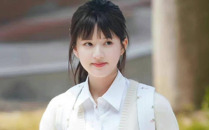 Triệu Lộ Tư và màn tái xuất không gặp may: Đẹp thôi là chưa đủ