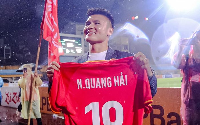 CLB CAHN 'tặng quà siêu to' cho Quang Hải