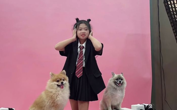 Con gái cố nghệ sĩ Mai Phương chụp hình kỉ yếu kỉ niệm cột mốc lên 10, ví như bản sao của mẹ