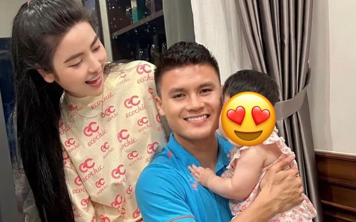 Quang Hải và bạn gái chăm chỉ phát cẩu lương, dân tình réo hỏi ngày 'chốt đơn'