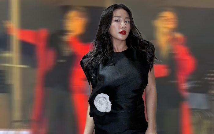 Nam ca sĩ 'khổ sở' hát nhạc của Văn Mai Hương trên sân khấu: Danh tính tưởng lạ hóa ra quen!