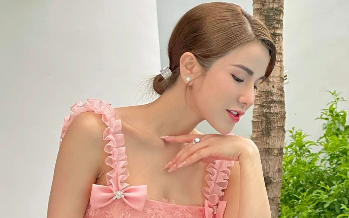 Diệp Lâm Anh ẩn ý việc 'mỉm cười vượt qua nỗi đau', chuyện gì đây?