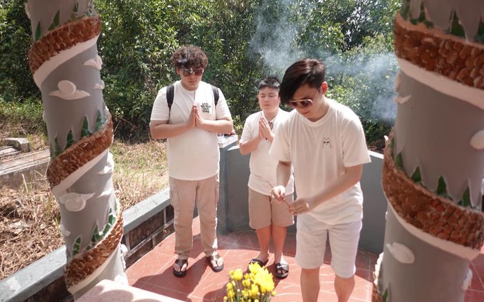 Vợ cũ Bằng Kiều đưa các con về thăm quê, nghẹn ngào tiết lộ di nguyện và lời hứa với ba ruột