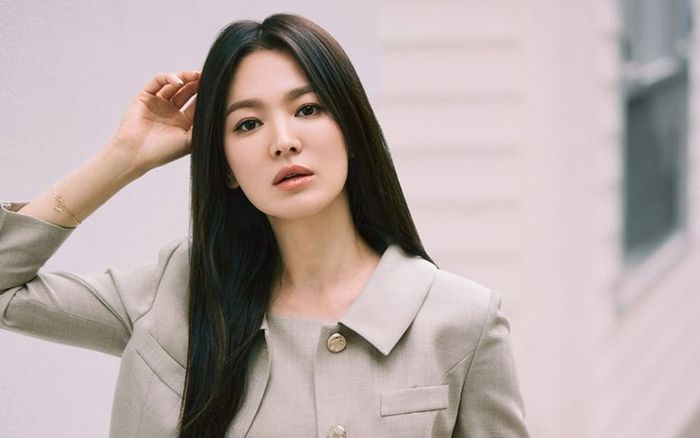 Chẳng ai quan tâm Song Hye Kyo dù liên tục bị đồn yêu Lee Min Ho?