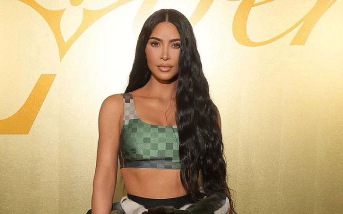 Kim Kardashian bị tố lạm dụng photoshop, không sống thật với chính mình