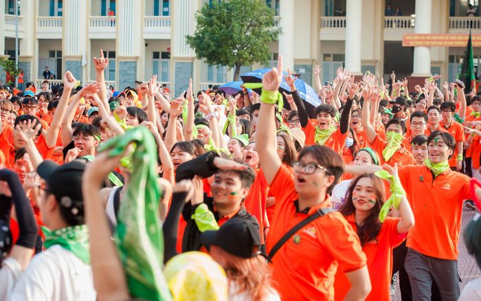 Team hướng nội cũng phải 'quay đầu' khi lạc vào chuỗi sự kiện quanh năm suốt tháng ở Trường ĐH FPT