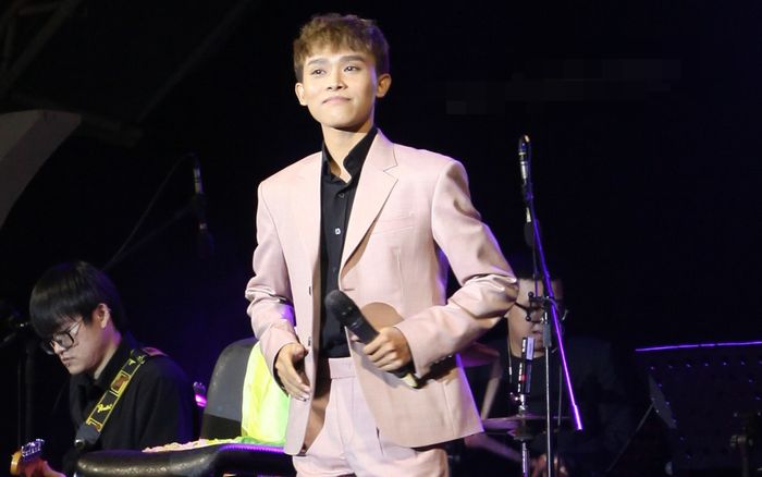 Hồ Văn Cường có hành động 'hào phóng' dành cho người hâm mộ: Bảo sao ngày càng đông fan!