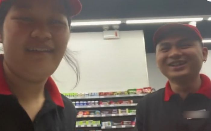 Khách bỏ quên điện thoại, hai nhân viên cửa hàng tiện lợi quay video tìm chủ cực đáng yêu!