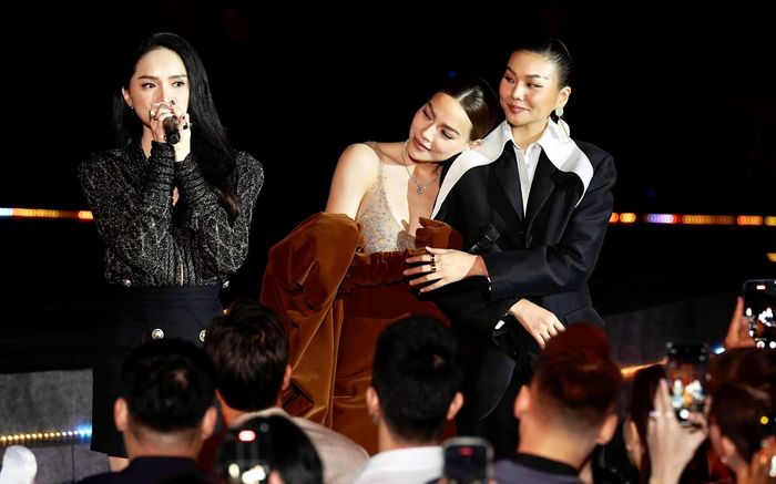Hương Giang bất ngờ nhắc về 'người yêu cũ' trong đêm nhạc của Hồ Ngọc Hà?
