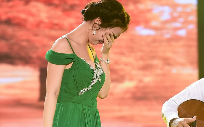 Võ Hạ Trâm bật khóc khi hát trên sóng truyền hình: Nguyên nhân khiến nhiều người xúc động