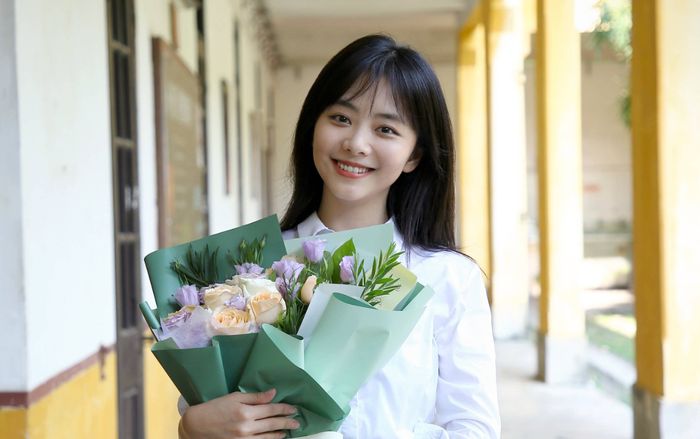 Người yêu cũ Đàm Tùng Vận có hành động gây xúc động: Thế này không yêu lại thì hơi phí