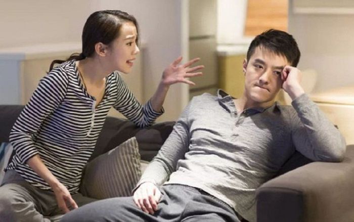 Nhà liên tục mất điện phải bật máy phát, chồng tiếc mấy trăm tiền dầu rồi trách cứ vợ bầu 8 tháng đủ điều