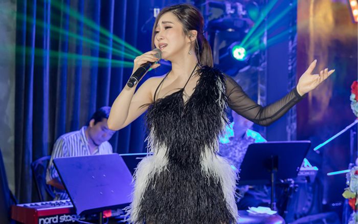 Người hâm mộ lên tiếng về giọng hát của Hương Tràm trong tiết mục biểu diễn tại Mỹ