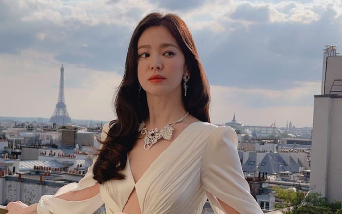 Hết đường chối cãi, Song Hye Kyo bị bắt gặp sang trời Tây hẹn hò, bạn trai là người ngoại quốc?