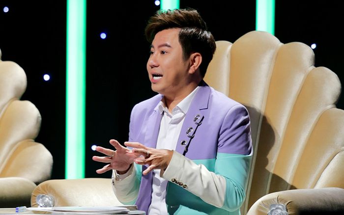 Ca sĩ Quốc Đại bất ngờ chỉ thẳng mặt ai đó 'chiêu trò, không phải dạng vừa đâu' ngay trên sân khấu