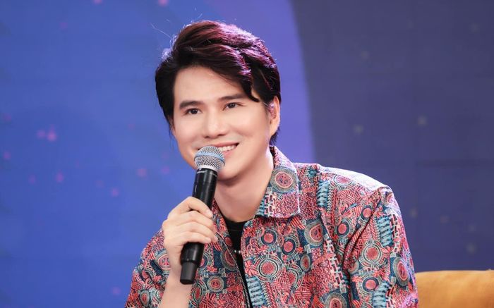 MC Vũ Mạnh Cường bất ngờ rưng rưng nước mắt trên sân khấu, biết lý do ai cũng đồng cảm