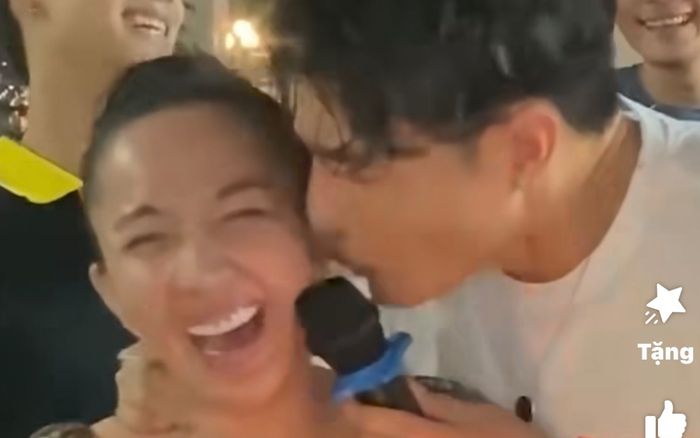 Lê Dương Bảo Lâm đón sinh nhật giản dị cùng gia đình, khoá môi bà xã cực ngọt