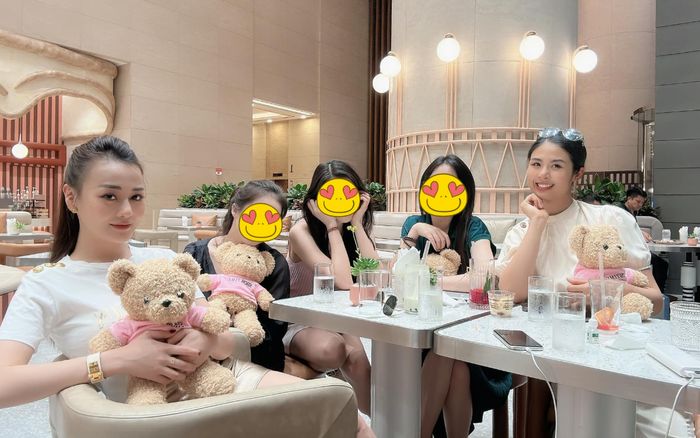 Phương Oanh gặp gỡ Hoa hậu Ngọc Hân sau khi được cầu hôn, có cử chỉ gây chú ý