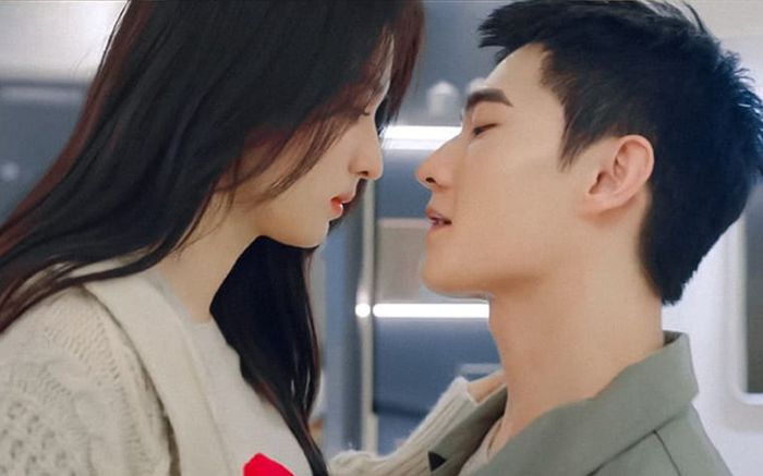 Hết giấu diếm, Dương Dương và tiểu Lưu Diệc Phi chính thức công khai yêu đương