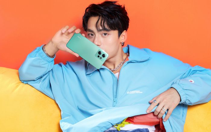 MONO bất ngờ quay trở lại đường đua âm nhạc với MV 'Em Là'