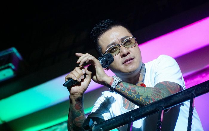 Mang ca khúc đình đám trong sự nghiệp đi hát, Tuấn Hưng bị chê 'xuống cấp'