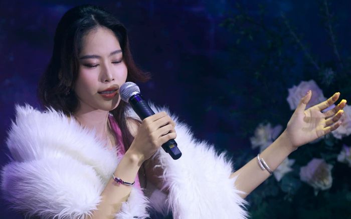 Nam Em gây tranh cãi khi hát ca khúc đình đám trên TikTok