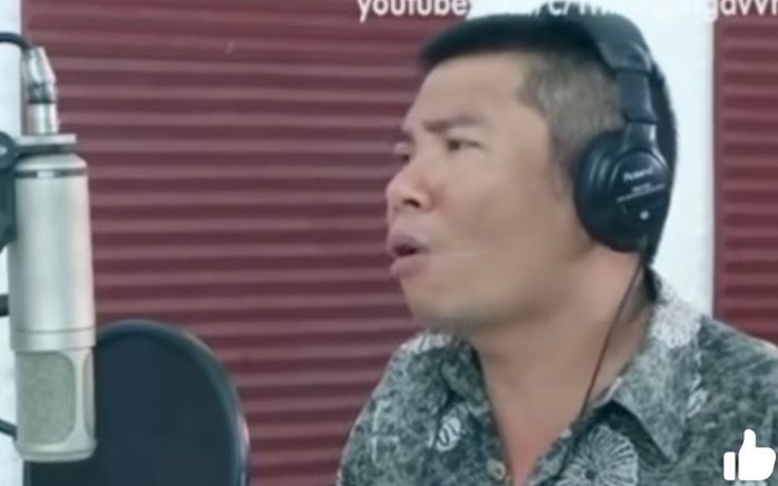 Bà xã NSND Công Lý 'cười ngất' khi xem chồng 'thị phạm' hát nhạc Sơn Tùng