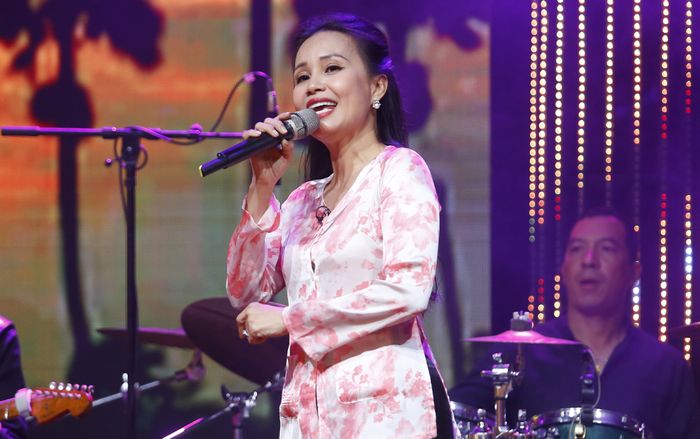 Cẩm Ly diện đồ bà ba, hát nhạc dân ca do ông xã sáng tác khiến dân tình mê mẩn!