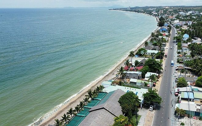 Nhóm du khách bị đuối nước ở Phan Thiết may mắn được cứu kịp thời