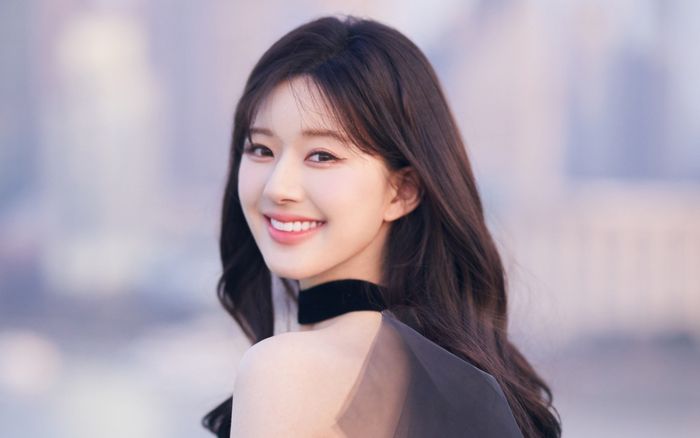 Triệu Lộ Tư bất ngờ bị tố chảnh chọe, không bằng 1 góc Ngu Thư Hân