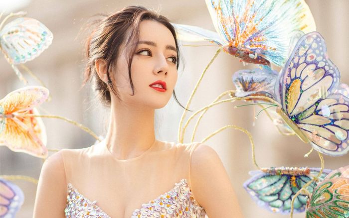 Sự nghiệp của Địch Lệ Nhiệt Ba tụt dốc thê thảm: Tất cả do Hoàng Cảnh Du