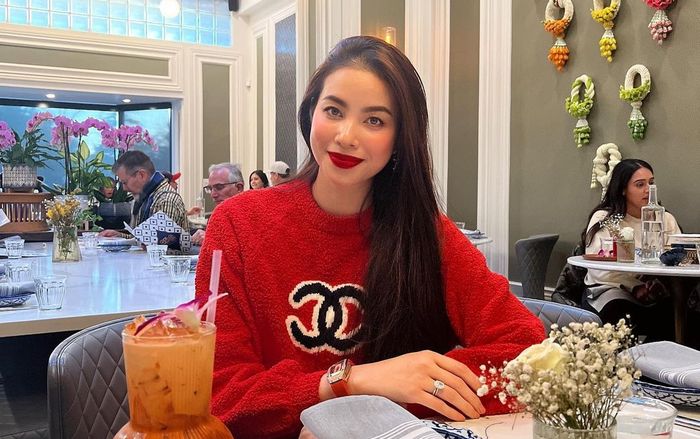 Phạm Hương tự tin mặc bikini 'trồng cây chuối', netizen nhìn muốn 'thót tim'