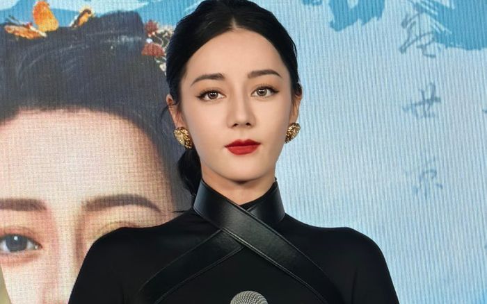 Địch Lệ Nhiệt Ba lấy lại phong độ nhan sắc hậu scandal sinh con