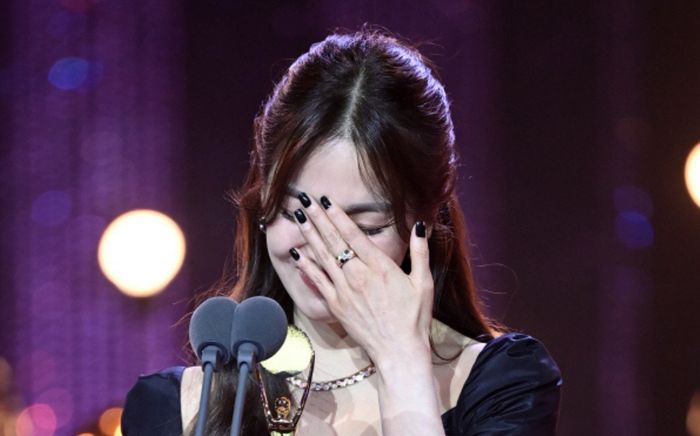 Song Hye Kyo bất ngờ gặp sự cố trong ngày trọng đại