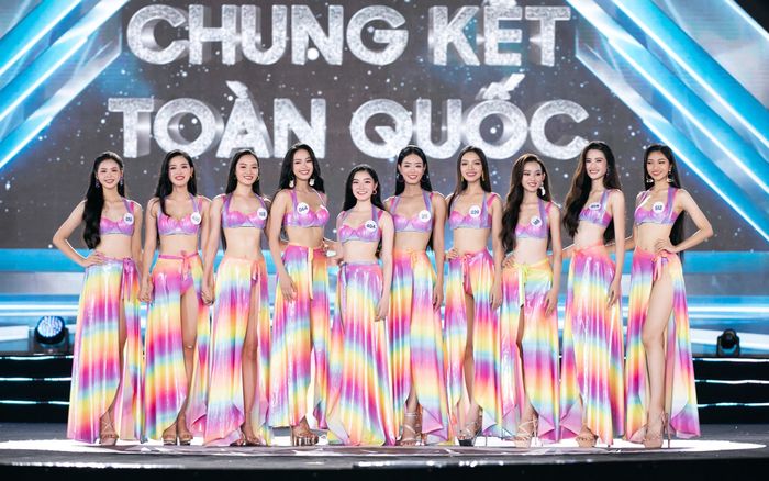 Màn diễn bikini 'bốc lửa' của Top 20 Miss World VN 2023 trước 15.000 khán giả