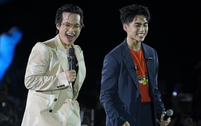 Hà Anh Tuấn - MONO có hành động khẳng định việc không hát nhép trên sân khấu