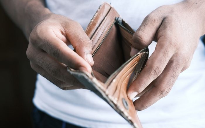 Những thói quen chi tiêu khiến tiền mãi 'đội nón ra đi'