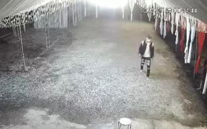 3 thanh niên vào đám cưới lúc nửa đêm, hành động tiếp đó làm gia chủ ngỡ ngàng