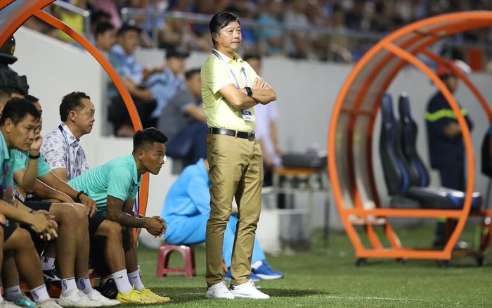 Tình cảnh của HLV Lê Huỳnh Đức và Bình Dương FC: Làm sao để tránh rớt hạng?