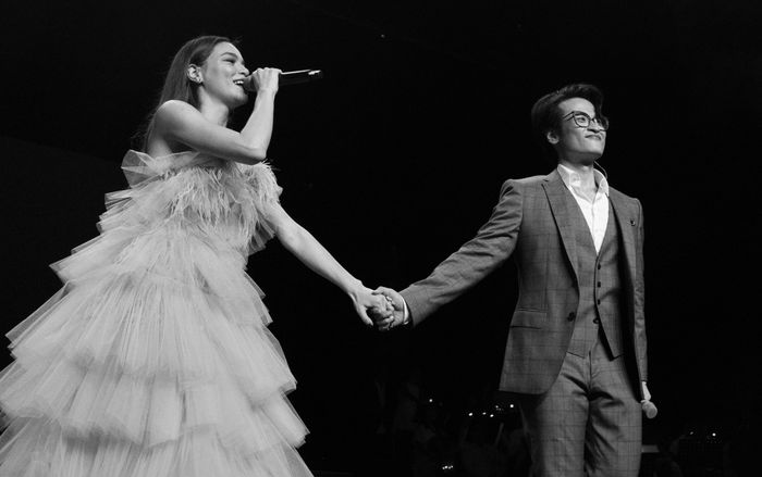 Hồ Ngọc Hà có hành động tinh tế khi hát với Hà Anh Tuấn, khán giả vỗ tay rần rần