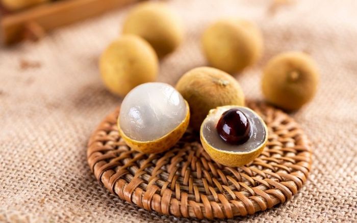 Nhãn vào mùa căng mọng thơm ngọt nhưng lại kỵ với những người sau