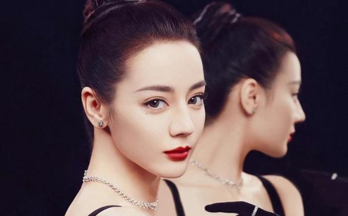 Địch Lệ Nhiệt Ba chính thức hết thời, còn bị đàn em kém nổi dìm hàng?