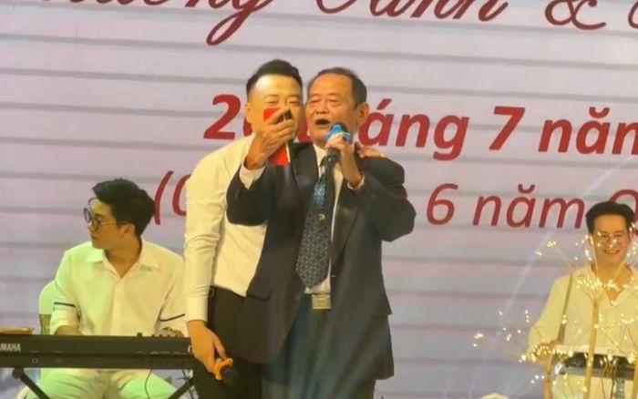 Bố Shark Bình dành tặng món quà đặc biệt cho con dâu Phương Oanh trong lễ ăn hỏi