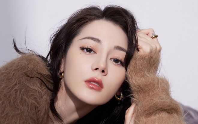 Bị chèn ép, Địch Lệ Nhiệt Ba có quyết định lớn, học theo đàn chị Dương Mịch