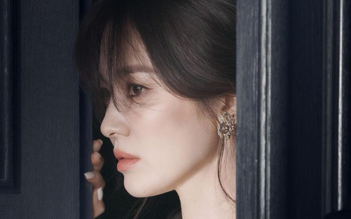 Bị đồn nghỉ chơi bạn cũ vì Song Joong Ki, Song Hye Kyo liền có hành động đáp trả